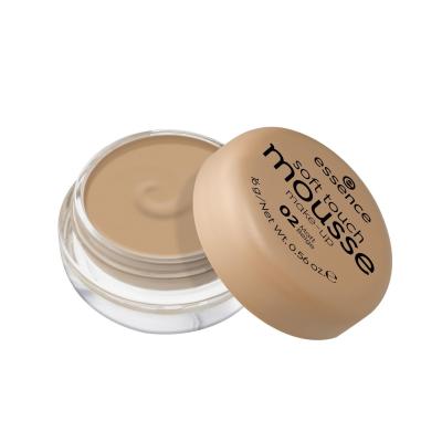 Essence Soft Touch Mousse Foundation für Frauen 16 g Farbton  02 Matt Beige